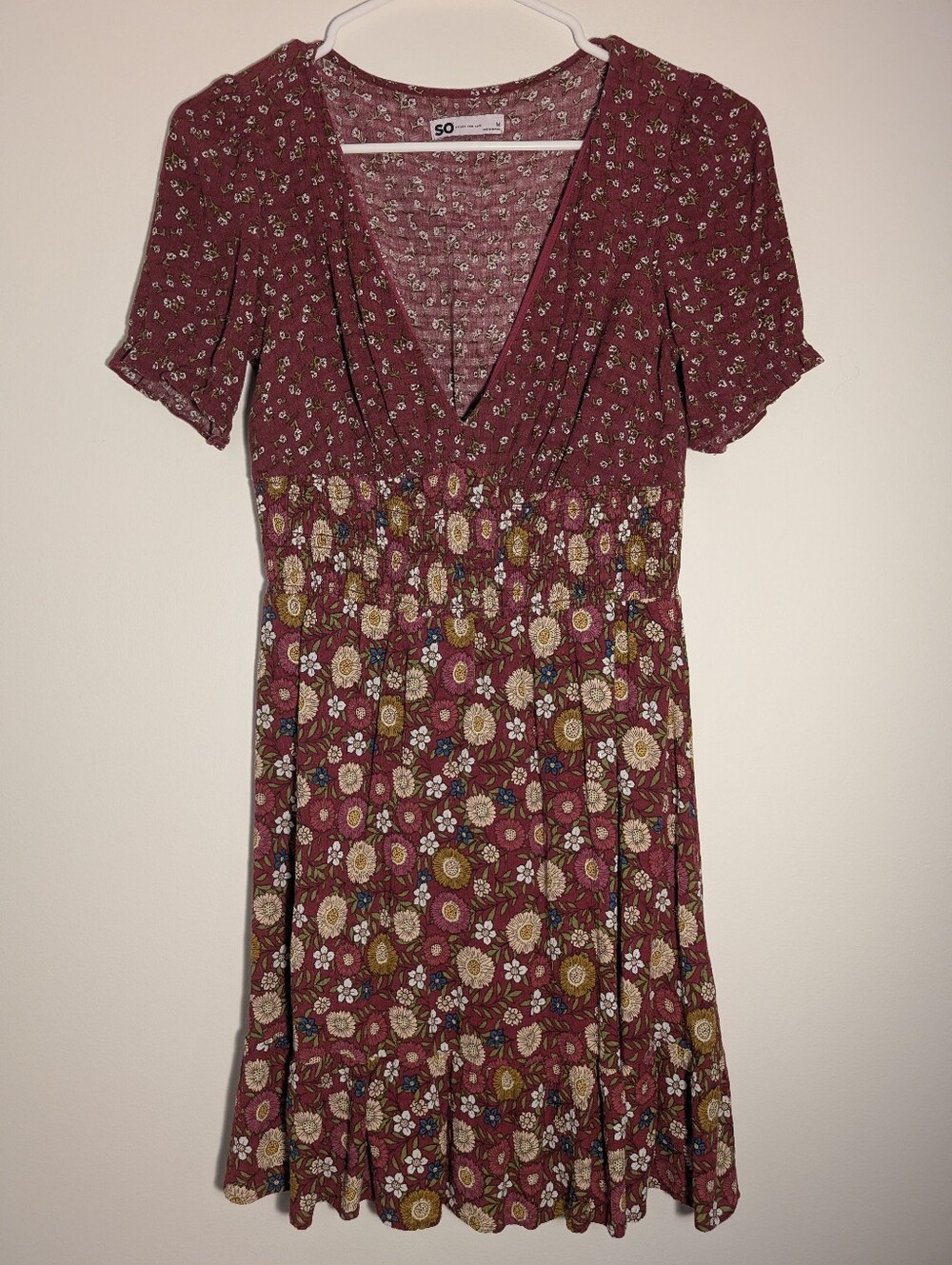 SO Burgundy Floral V Neck Short Sleeve Dress Size M